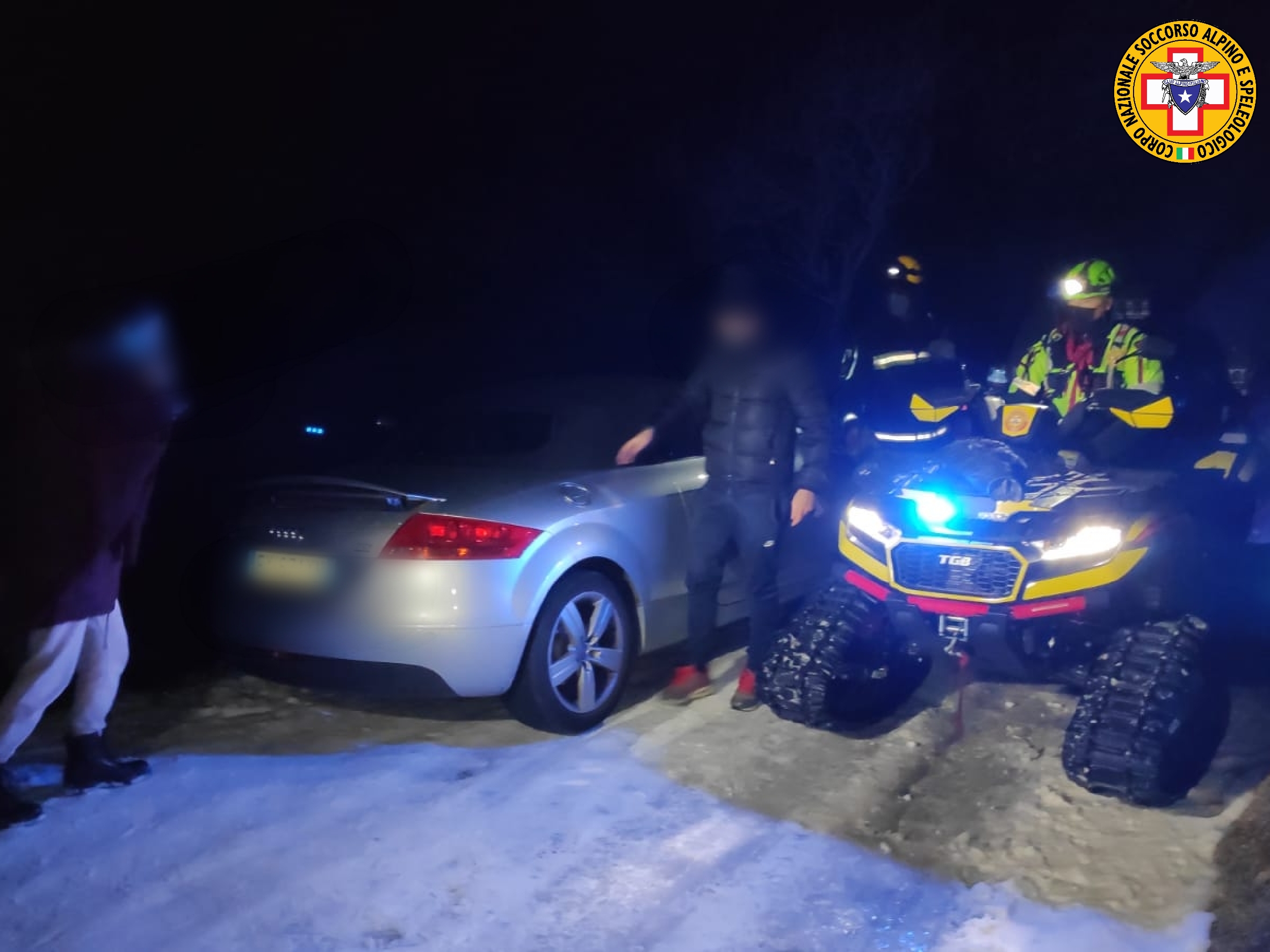 BLOCCATI CON L'AUTO NELLA NEVE: RECUPERATA COPPIA SUL GRAPPA